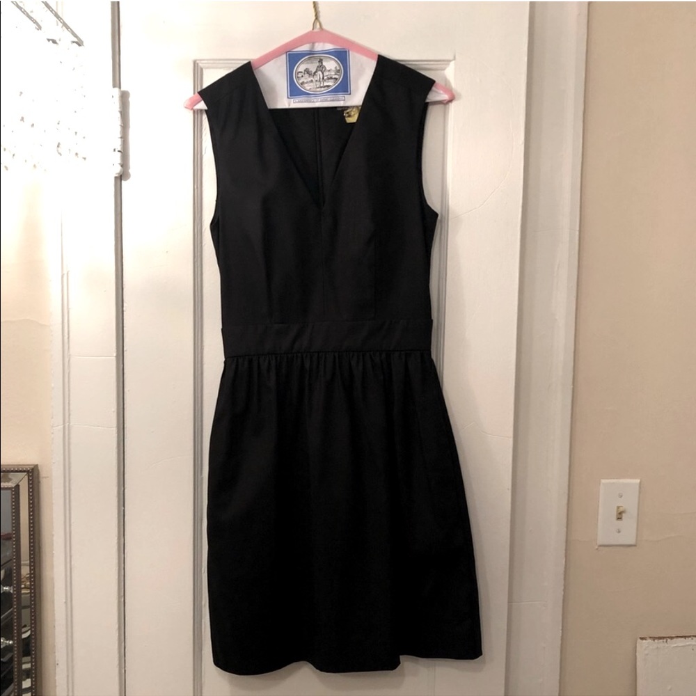 Pippa V-neck A-line black dress 🖤